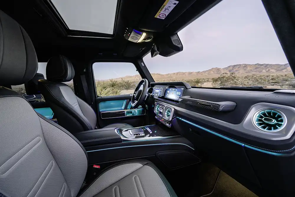 Der Arbeitsplatz ist modern und digital eingerichtet. Foto: Merceds-Benz