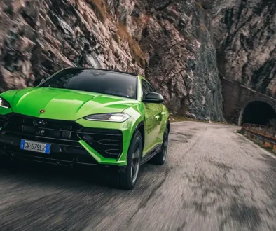 Lamborghini ist eine Marke der Extreme – und übt sich deshalb auch bei seinem SUV nicht in falscher Bescheidenheit. Foto: Lamborghini