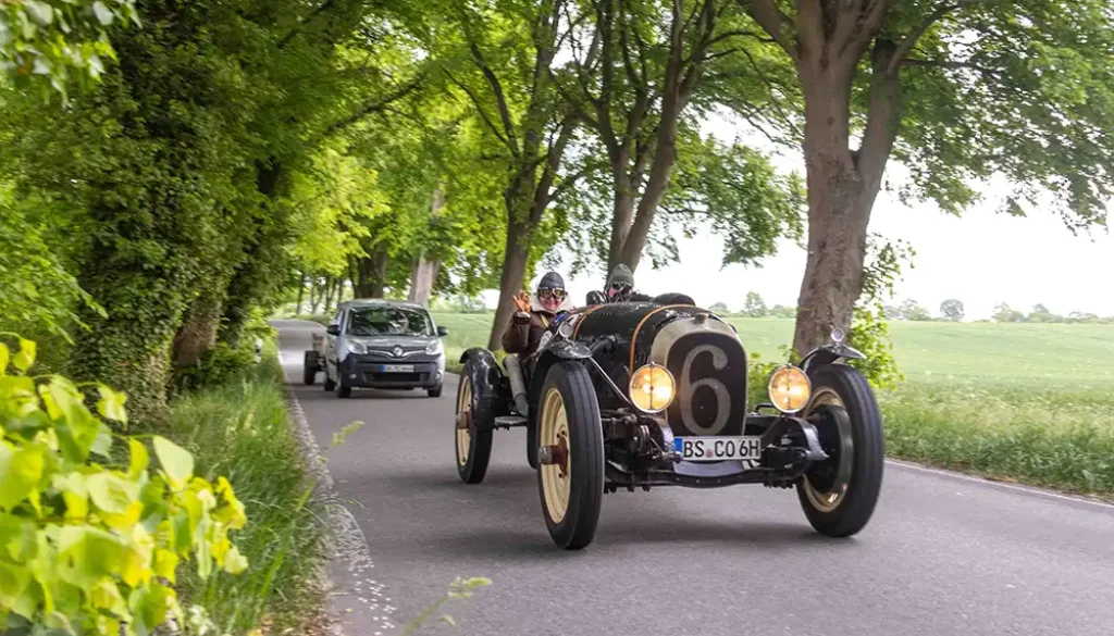 An fast einer Million Fahrzeugen in Deutschland klebt zurzeit ein sogenanntes H-Kennzeichen. Foto: HBK