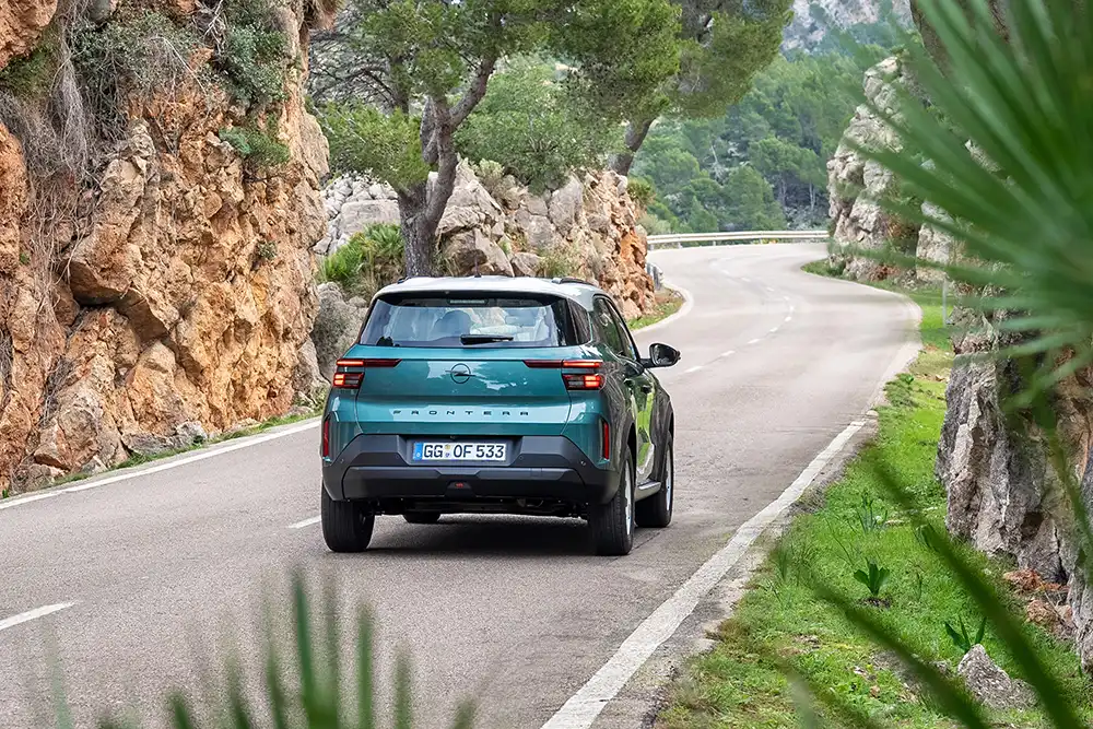 Zumindest in den höheren Ausstattungslinien wirkt der kleine Crossover von außen durchaus modern und sogar ein wenig lifestylig. Foto: Opel