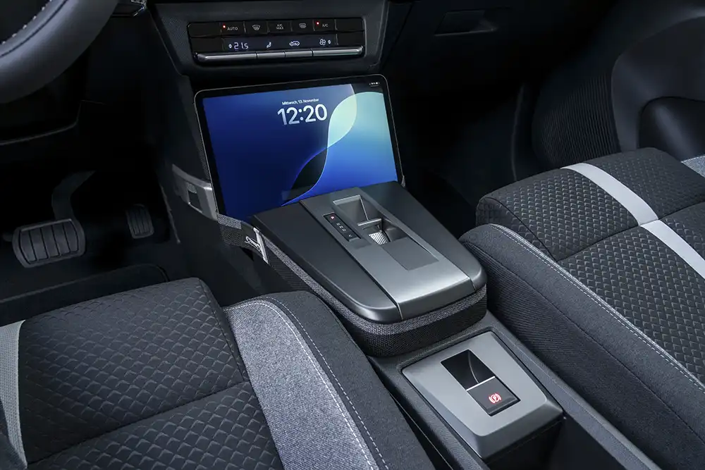 Die Mittelkonsole ist geräumig. Foto: Opel