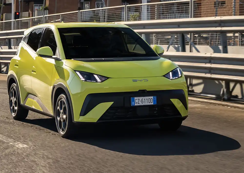 Mit einer Akkuladung soll der Dolphin Surf mehr als 500 Kilometer weit kommen, sofern man den großen Akku hat und in der Stadt unterwegs ist. Foto: BYD