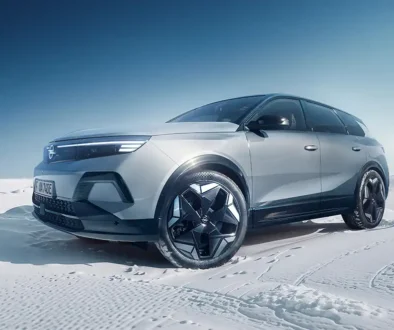 Den Opel Grandland gibt es künftig elektrisch und mit Allradantrieb. Foto: Opel