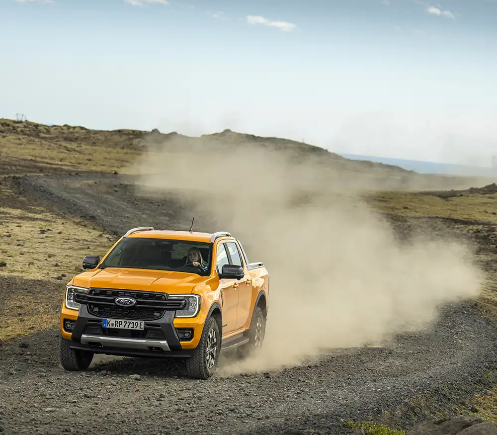 Ford Ranger Plug-in-Hybrid: Geladen wird die Batterie an einer haushaltsüblichen 230-Volt-Steckdose, womit eine Vollladung rund vier Stunden dauert. Foto: Ford