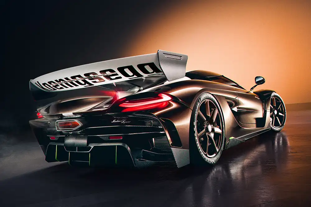 Der riesige Heckflügel ist adaptiv. Foto: Koenigsegg