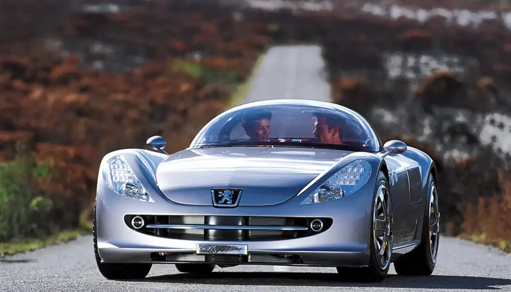 Die seit 100 Jahren kultivierte 600er-Reihe kennt viele Gesichter – auch kaum bekannte wie das Peugeot 607 Feline Showcar aus dem Jahr 2000. Foto: Peugeot