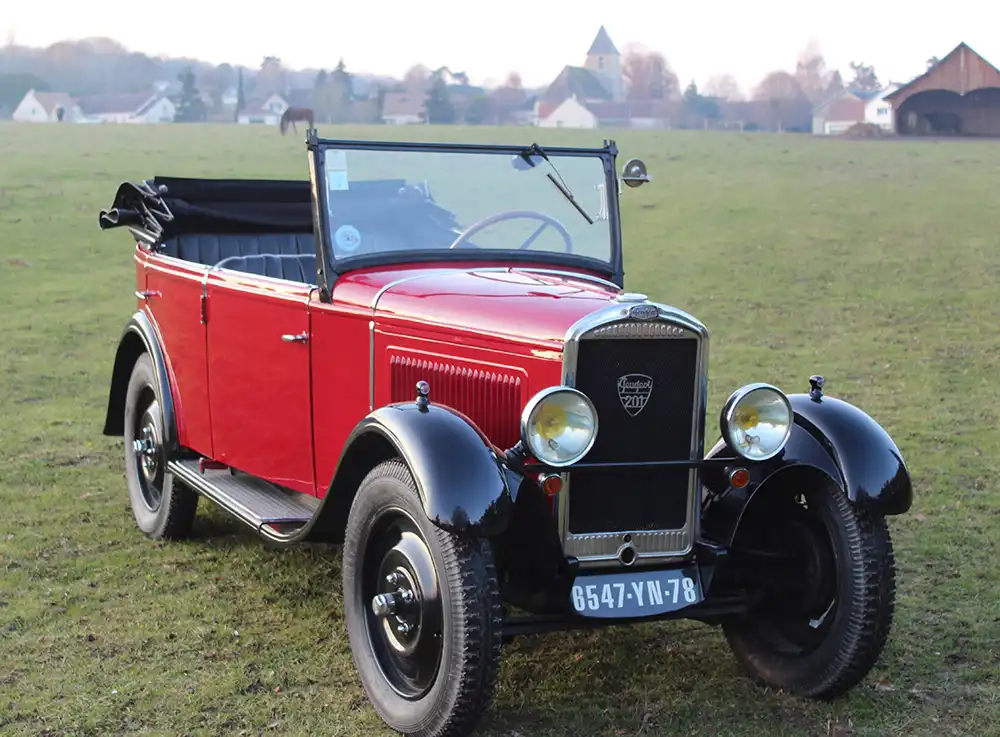 Haute Couture neu gedacht – Der Peugeot 629 wurde 1925 als feiner Kleiner entwickelt, der Marktstart erfolgte aber unter dem Typencode 201. Foto: Peugeot