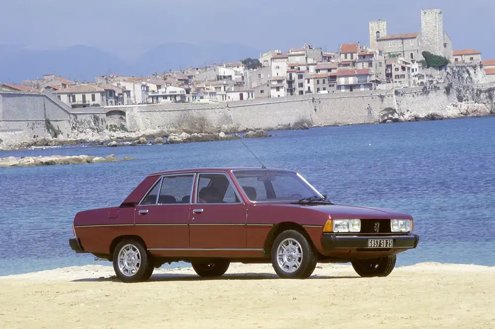 Zurück zu Glanz und Größe – Der Peugeot 604 startete 1975 in Pininfarina-Design und mit dem ersten französischen V6 der Nachkriegszeit. Foto: Peugeot
