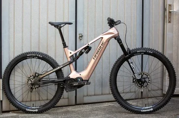 Dank Pinion-MGU ist das vollgefederte E-MTB AllMtn CF11 TRN/IQ von Haibike besonders wartungsarm. Foto: pd-f/Kay Tkatzik