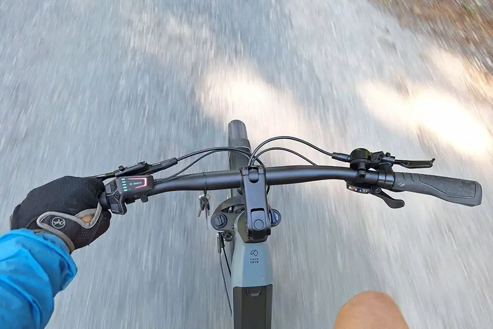 Kalkhoff verzichtet beim Season-Bike aus Preisgründen auf das gewohnte Anzeige-Display in der Lenkermitte. Foto: Rudolf Huber/SP-X