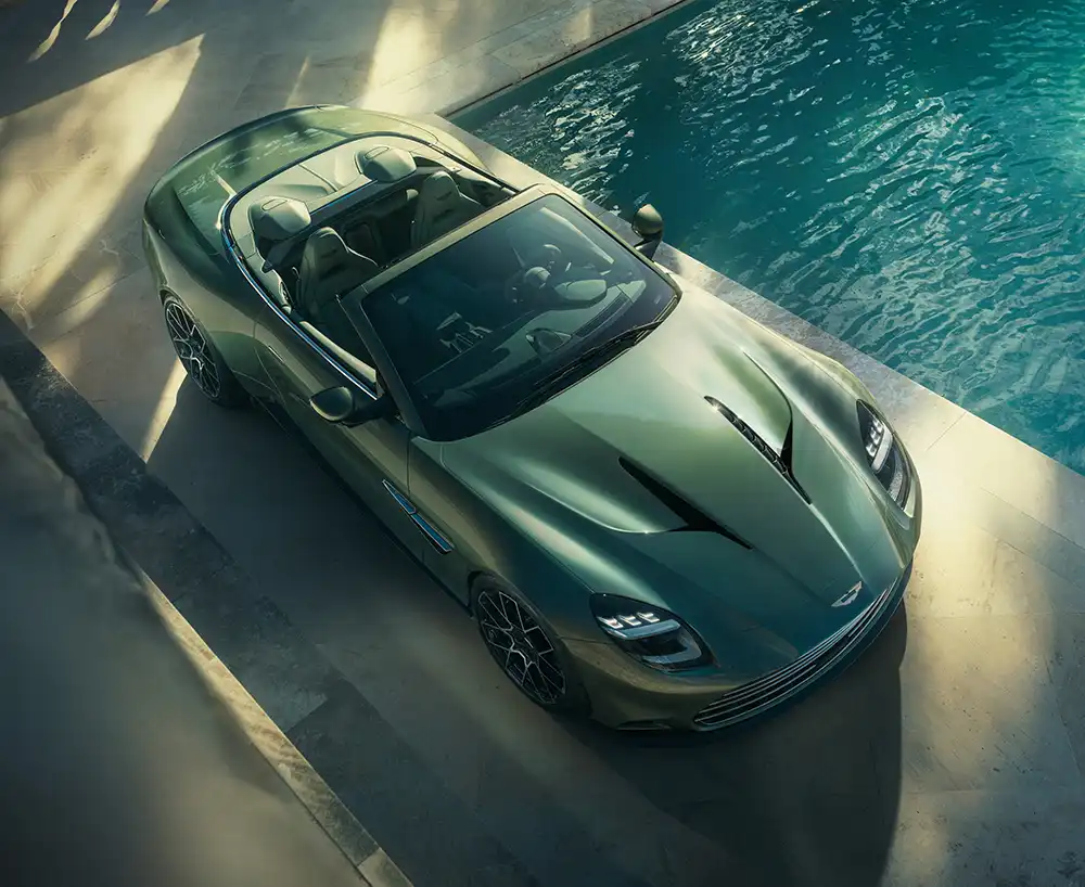 Auch bei seinem Flaggschiff-Cabrio bleibt Aston Martin dem V12-Motor treu. Foto: Aston Martin