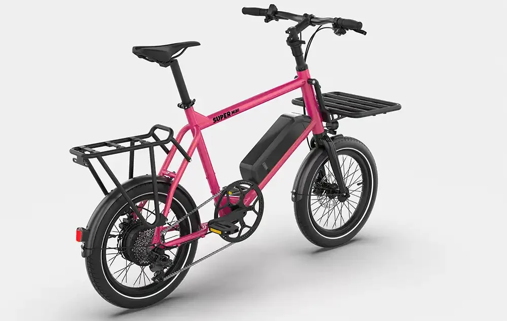 Das Super Mini von Super Bicycles mutiert mit zwei Gepäckträgern zum Lastenrad im Kleinformat. Foto: Eurobike