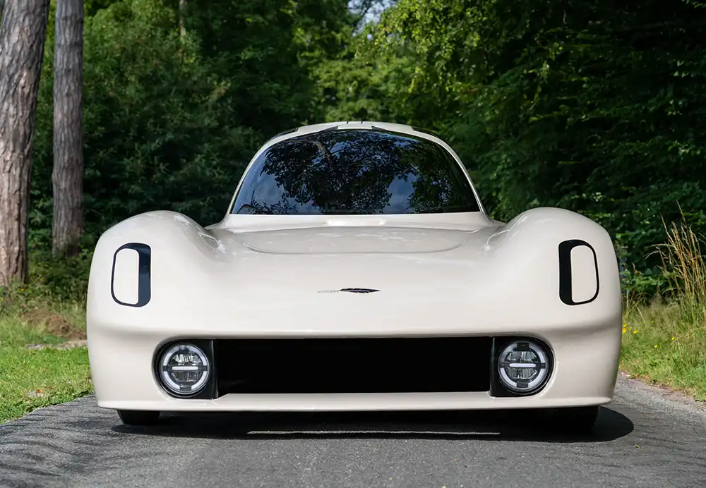 Von vorne sieht der Line wie ein Sportwagen aus. Foto: Facteurdix