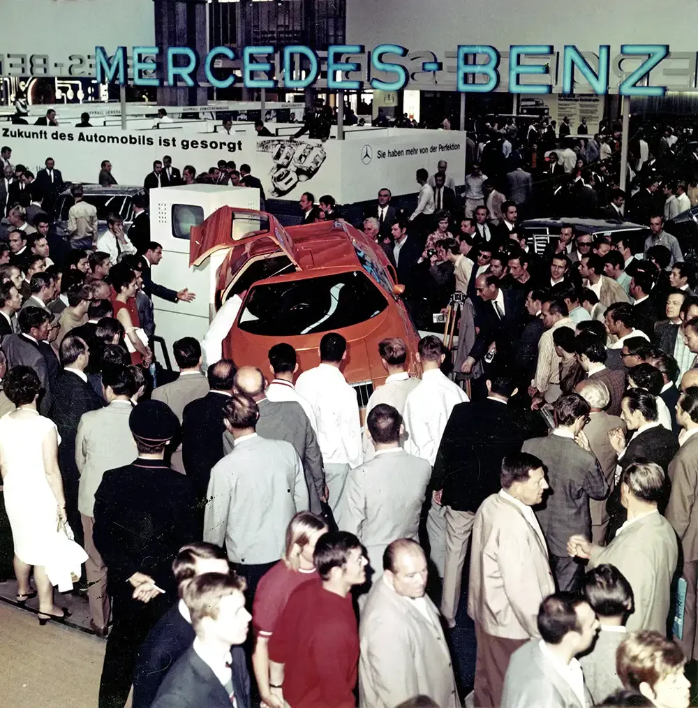 Stars und Sternschnuppen auf der IAA faszinieren die Massen – 1969 zeigte Mercedes den Wankel-Sportwagen C111, der aber nicht in die Serie ging. Foto: Mercedes-Benz