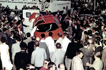 Stars und Sternschnuppen auf der IAA faszinieren die Massen – 1969 zeigte Mercedes den Wankel-Sportwagen C111, der aber nicht in die Serie ging. Foto: Mercedes-Benz