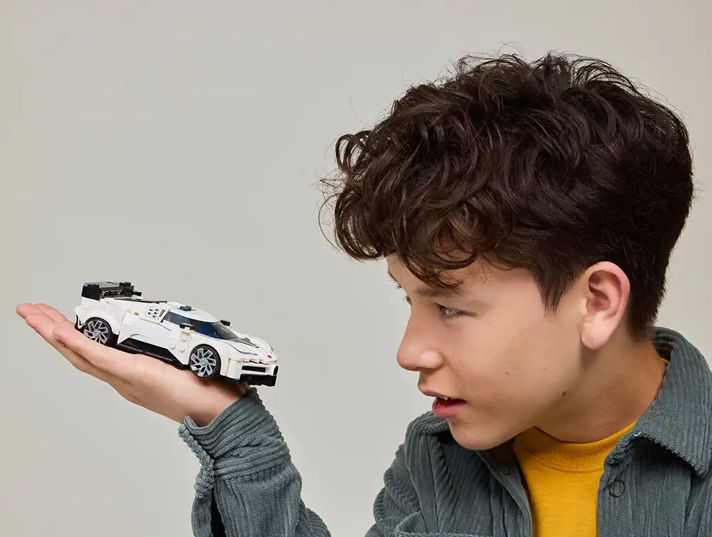 Der Lego-Bausatz richtet sich auch an Kinder. Foto: Lego