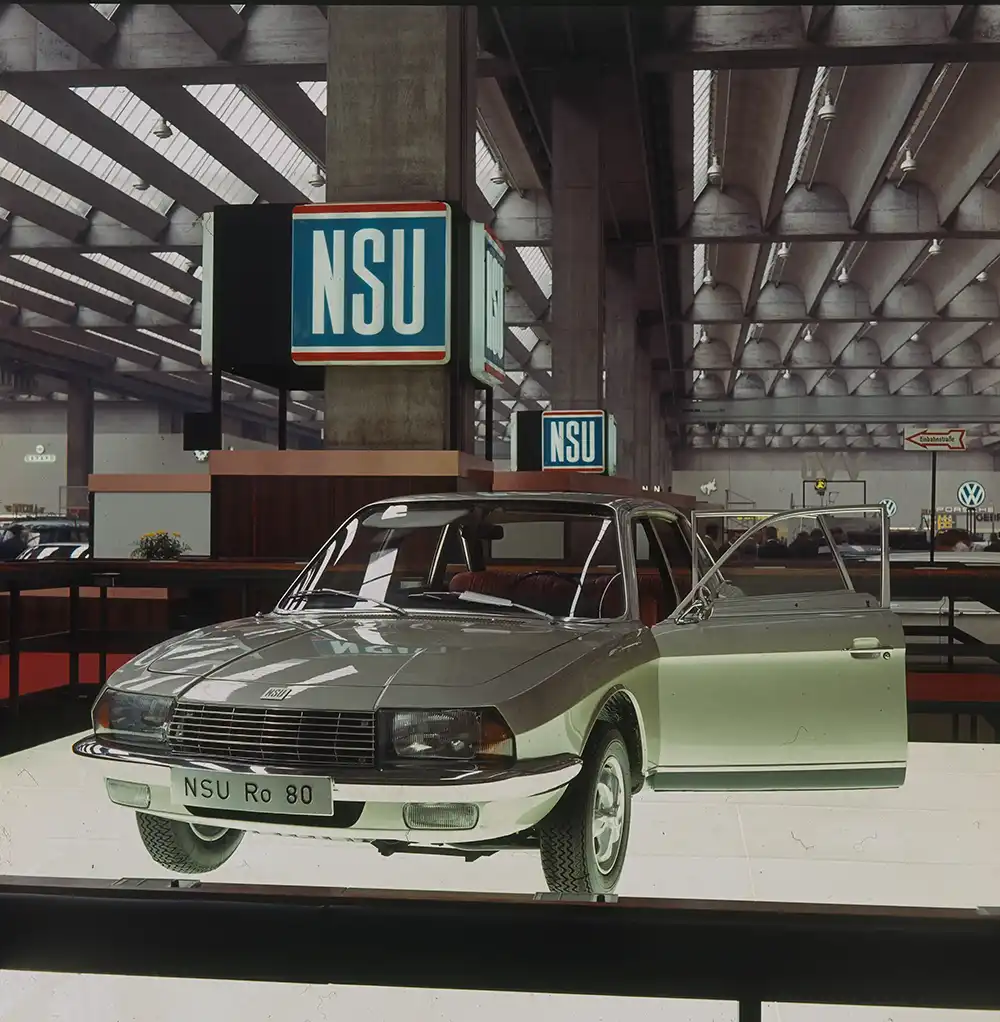 Wegweisendes Design und revolutionärer Wankelmotor – Der futuristische NSU Ro 80 debütierte auf der IAA 1967, scheiterte aber am Markt. Foto: Audi