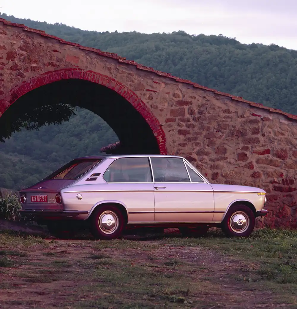 Der BMW 02 Touring wies den Weg in die Zukunft des sportiven Lifestylekombis, fuhr aber seiner Zeit noch zu weit voraus. Foto: BMW AG