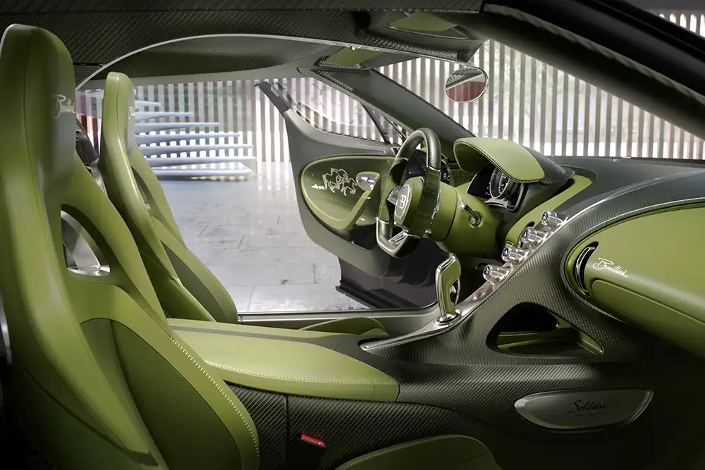 Auch der Innenraum wurde in einem geschmackvollen Grünton gehalten. Foto: Bugatti