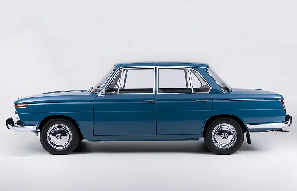 Bis 1972 blieben die Viertürer in Michelotti-Couture und mit Hofmeisterknick aktuell, dann folgte der erste BMW 5er. Foto: BMW AG