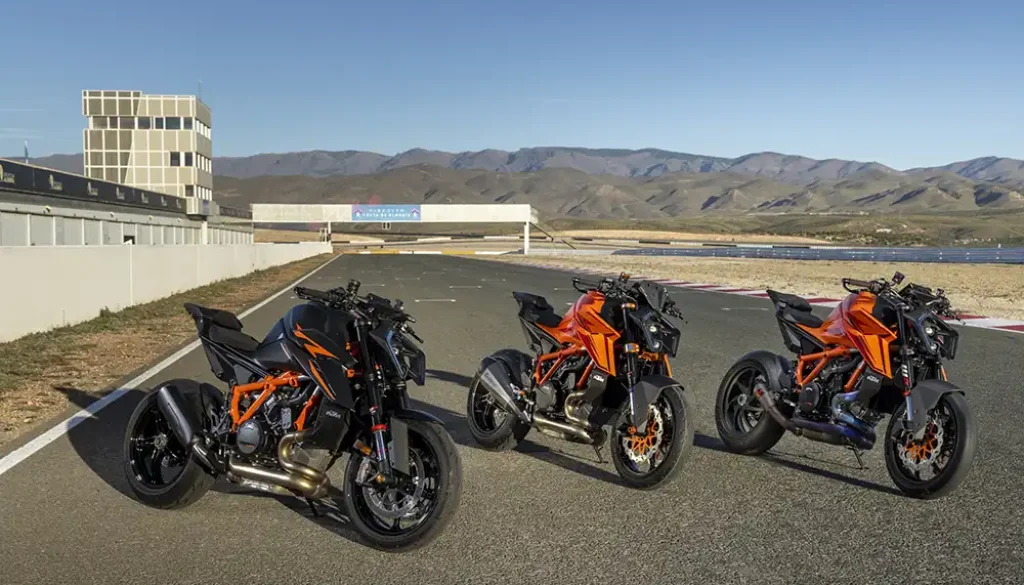 Unter anderem auf seine großen Duke-Modelle aus dem Modelljahr 2024 gewährt KTM 2.500 Euro Preisnachlass. Foto: KTM