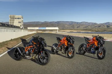 Unter anderem auf seine großen Duke-Modelle aus dem Modelljahr 2024 gewährt KTM 2.500 Euro Preisnachlass. Foto: KTM