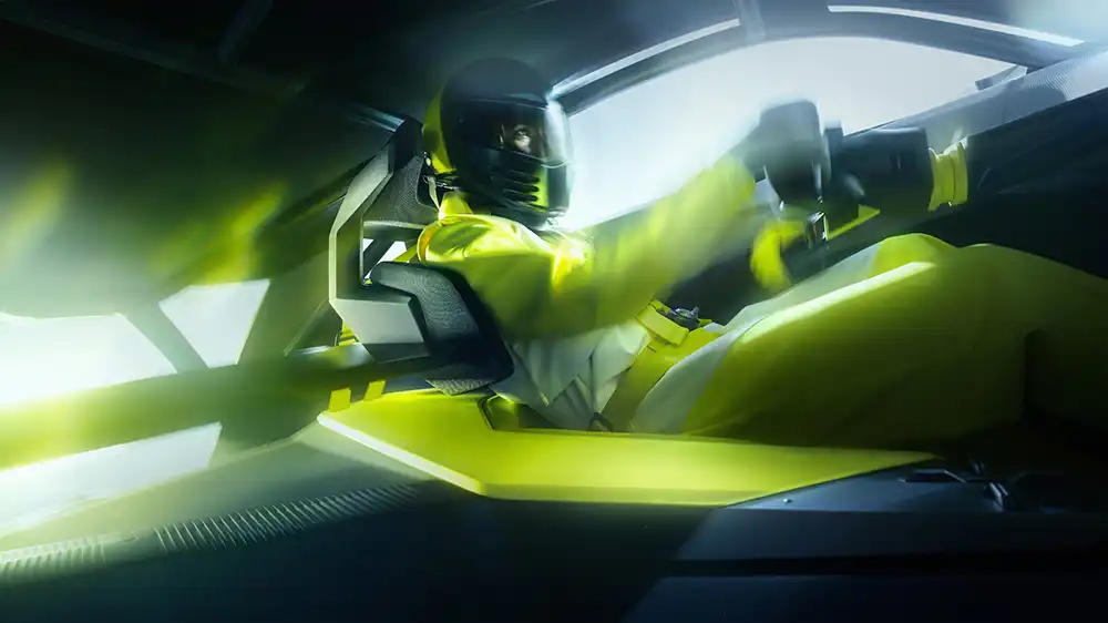 Die auffällig gestylten Sportsitze mit Sechspunktgurten halten sicher, ohne einzuengen. Foto: Opel