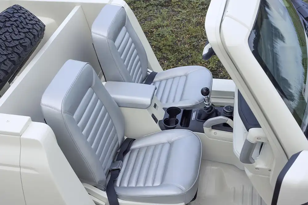 Das Leder der Sitze ist in Silber gefärbt. Foto: Ford