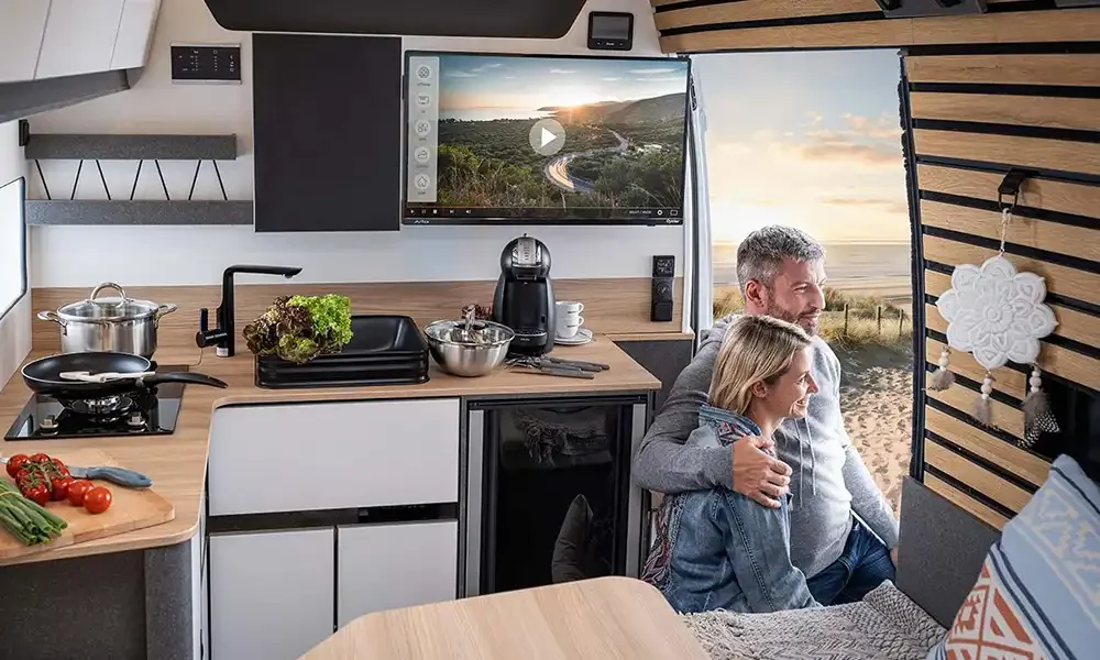 Weinsberg_Cara-Life_630_Blick_auf_Kuche-2