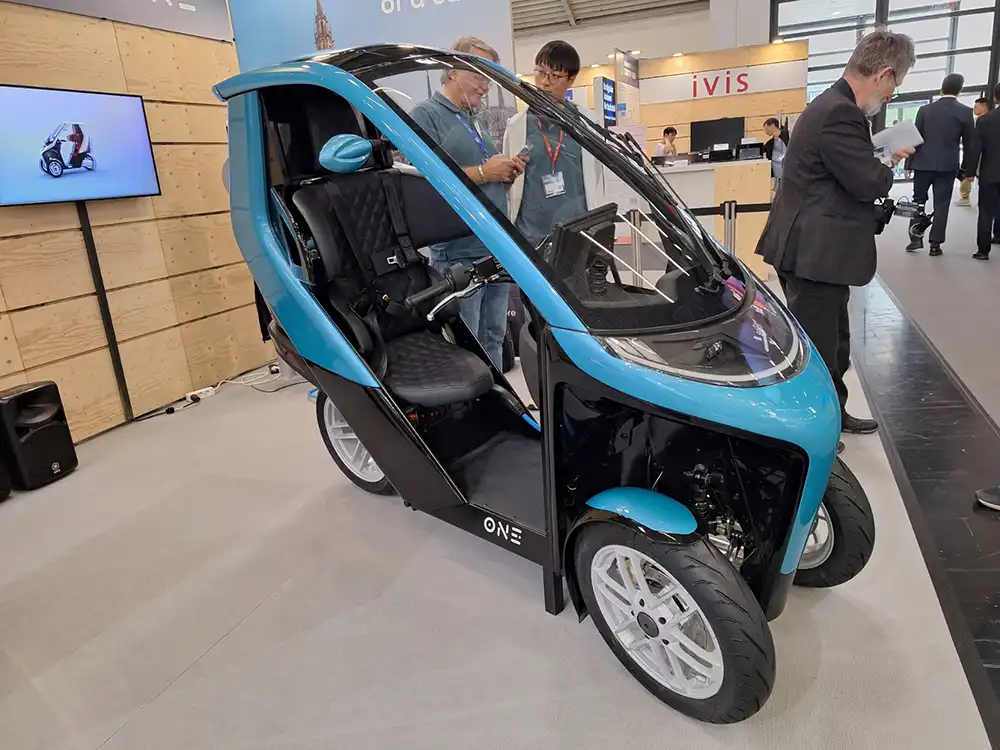 Xyte One – Elektro-Dreirad mit Sicherheitszelle und Neigetechnik. Foto: Rudolf Huber/SP-X 