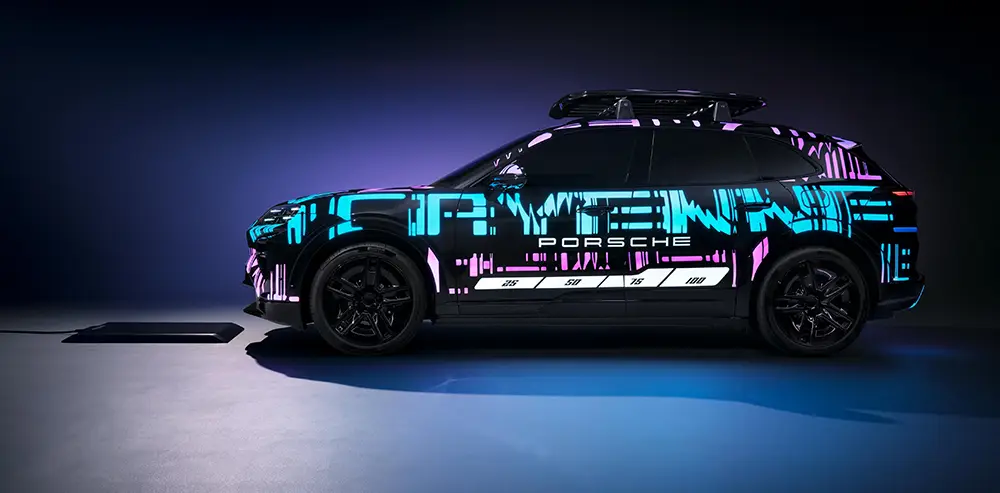 Für den elektrischen Cayenne wird Porsche auch induktive Ladetechnik optional anbieten. Foto: Porsche