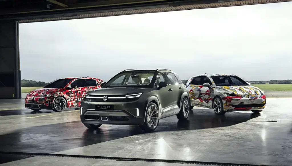 VW zeigt auf der IAA zwei Varianten des kommenden ID. Polo sowie den ID. Cross (Bildmitte). Foto: VW