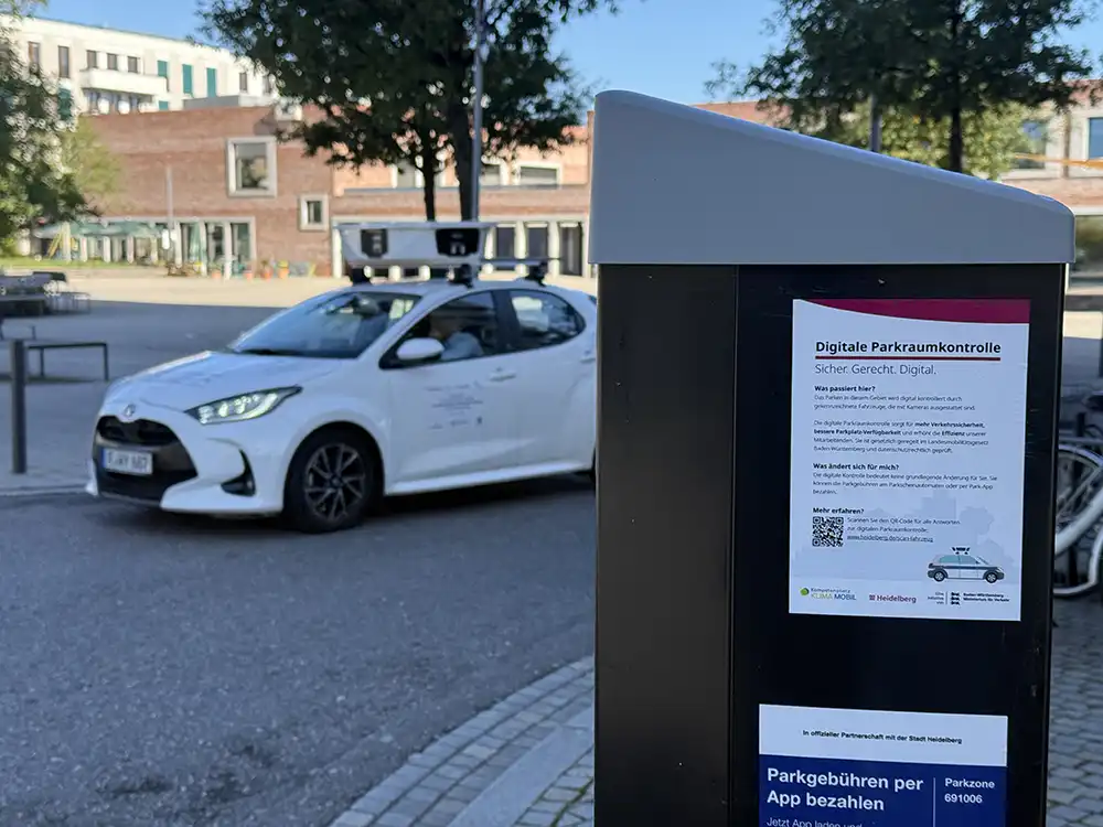 Bei Tag mit einer Farbkamera und bei Nacht schwarz-weiß mit Infrarotbeleuchtung nimmt der Cityscanner 25 Bilder pro Sekunde auf, die mit den beiden Rechnungen auf der Rückbank sofort analysiert werden. Foto: SP-X/Benjamin Bessinger