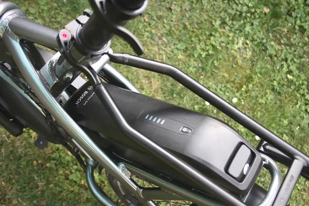 Die Option auf Frontgepäckträger und Tern-spezifische Taschenlösungen macht das Bike sogar zur Lastenrad-Alternative. Foto: Tern