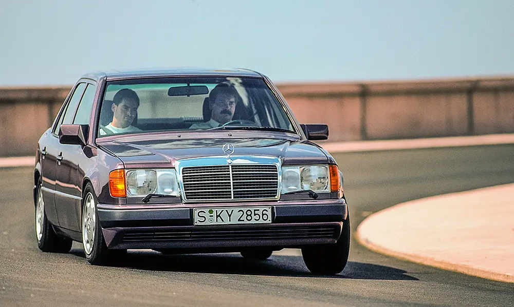 Der Mercedes W124 ist als solider Dauerläufer gefragt. Jetzt ziehen auch bei den Limousinen die Preise spürbar an. Foto: Mercedes-Benz