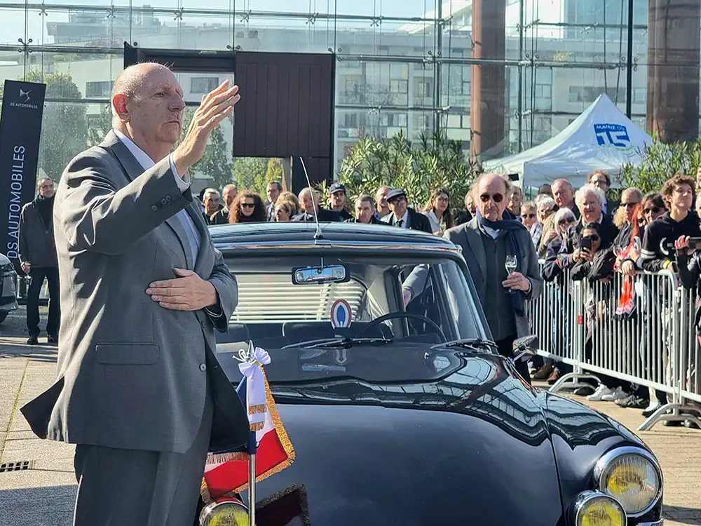 Ein Charles-de-Gaulle-Double erscheint zum Geburtstag. Foto: Peter Weißenberg/SP-X
