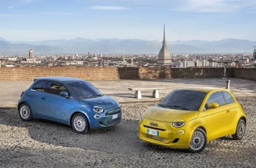Den neuen 500 Hybrid bietet Fiat zunächst als Sondermodell Torino an, der in zwei Außenfarben erhältlich ist. Foto: Fiat