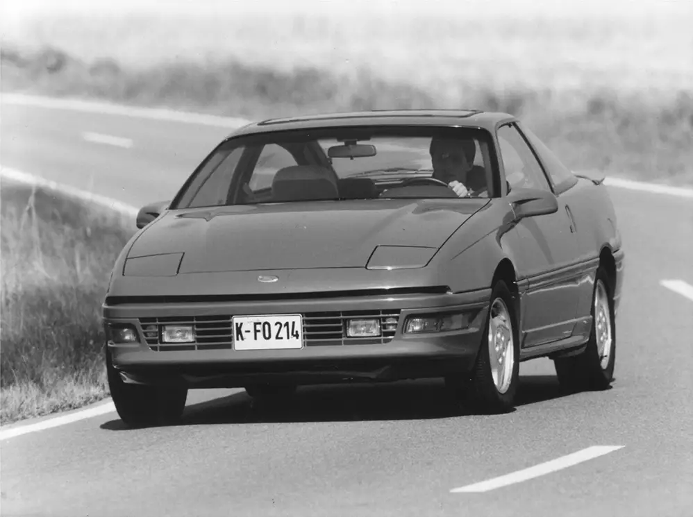 Der Ford Probe bietet als Besonderheit Klappscheinwerfer, was ihm eine gewissen Kultstatus verleiht. Foto: Ford