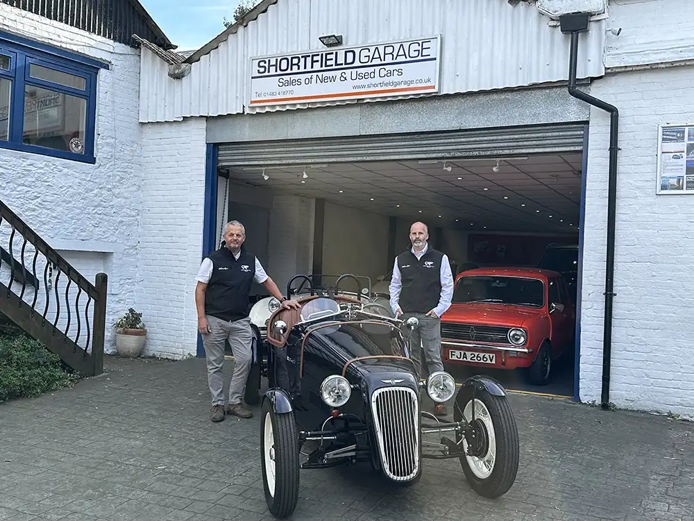 Shortfield Garage heißt der erste Händler in Großbritannien, der nun offiziell wieder Autos der Marke Austin vertreibt. Foto: Austin Motor Company