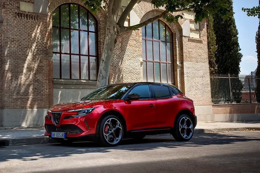 Für sein SUV-Modell Junior, hier die Version Elettrica Veloce, bietet Alfa künftig zwei neue Ausstattungslinien an. Foto: Alfa Romeo