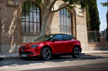 Für sein SUV-Modell Junior, hier die Version Elettrica Veloce, bietet Alfa künftig zwei neue Ausstattungslinien an. Foto: Alfa Romeo