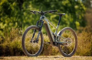 Bulls bietet sein Carbon-Fully Copperhead Evo AM 2 jetzt als Jubiläumsmodell an. Foto: ZEG