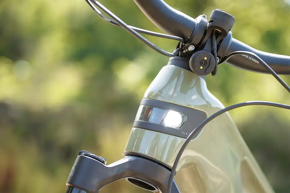 Unter anderem bietet das Copperhead einen smart integrierten Scheinwerfer mit Kurvenlichtfunktion. Foto: ZEG