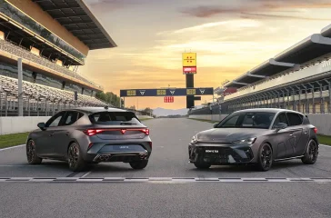 01_From-the-racetrack-to-the-road-The-new-CUPRA-Leon-VZ-TCR-and-CUPRA-Leon-VZ-bring-racing-spirit-to-the-street_HQ