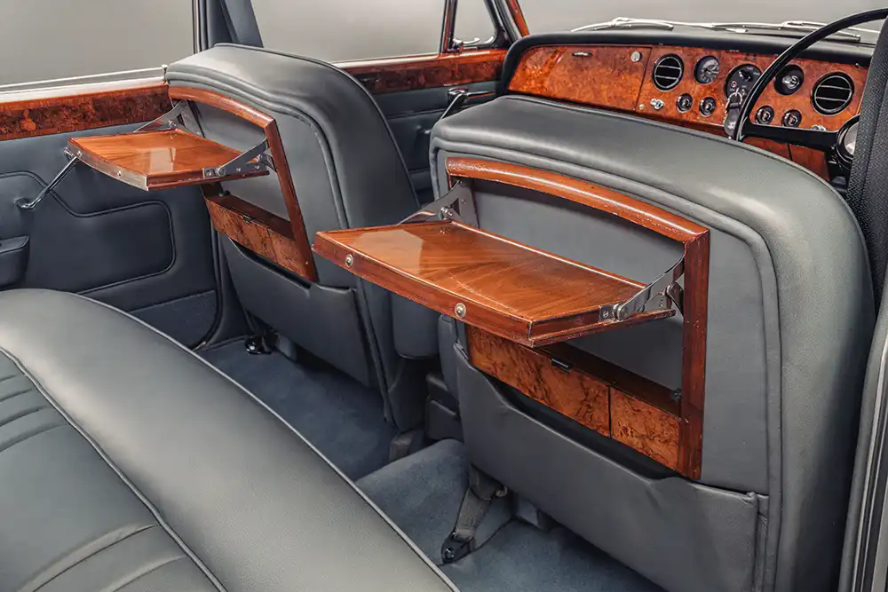 Britischer Luxus vom Feinsten für Promis, Präsidenten und Majestäten in der Bentley T-Series und im baugleichen Rolls-Royce Silver Shadow. Foto: Bentley