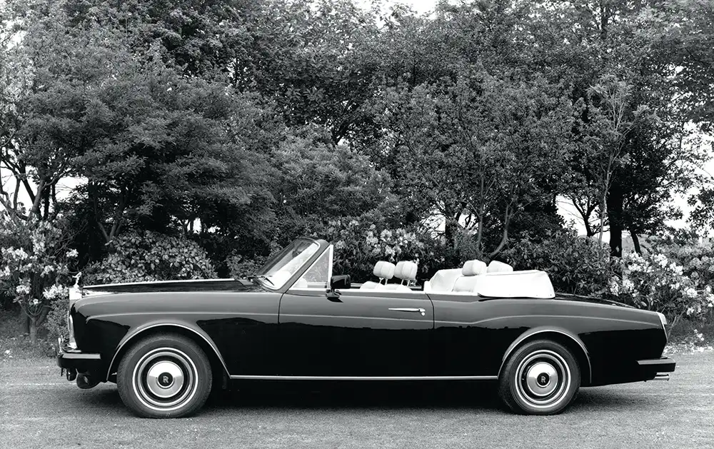Langlebigste Legende unter den Sonnenkönigen – 1971 mutierte das offene Silver Shadow Drophead Coupé zum Corniche und wurde bis 1995 gebaut. Foto: Rolls-Royce