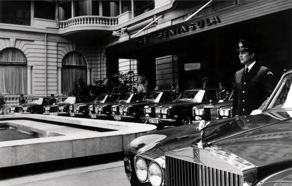 Nicht ohne Chauffeur – Luxushotels setzten den Silver Shadow als Shuttle ein. Foto: Rolls-Royce