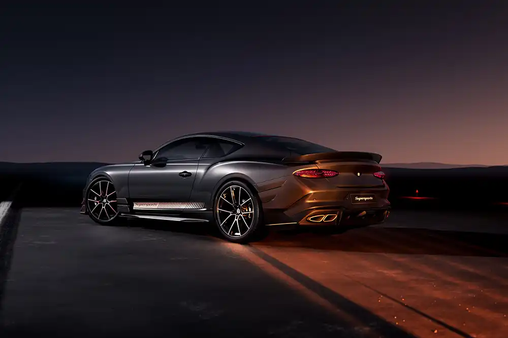 Der Aero-Feinschliff mit feststehendem Heckflügel soll für viel Abtrieb sorgen. Foto: Bentley