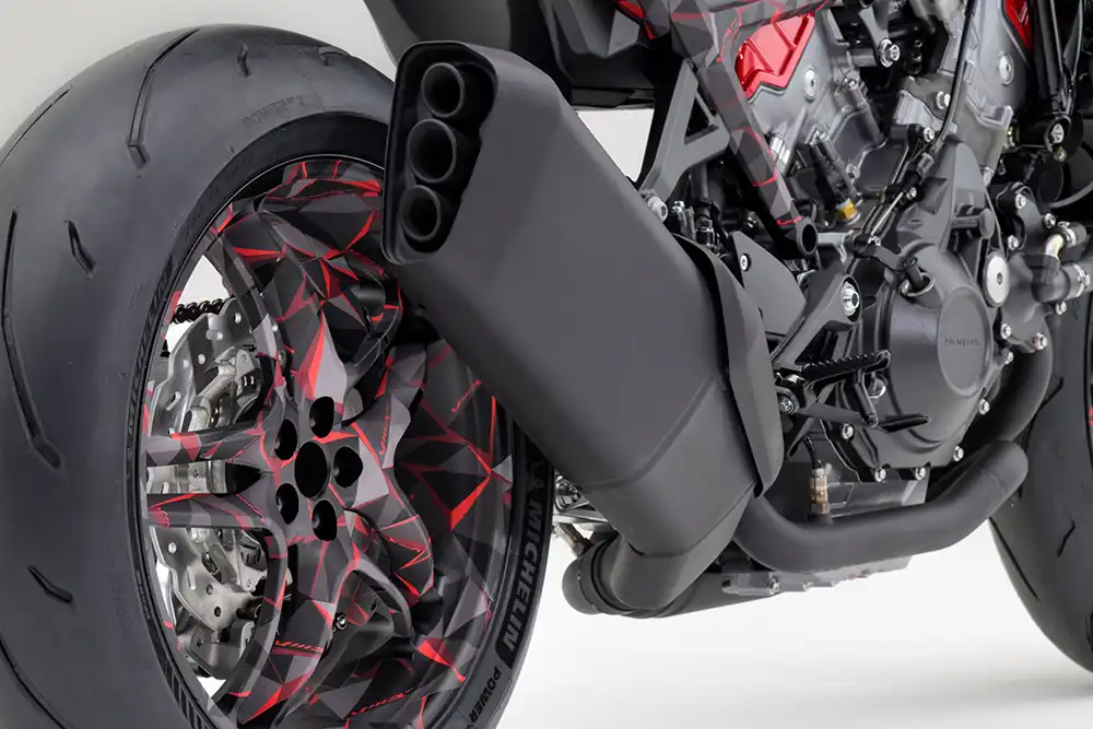 Das Hinterrad der V3R wird einarmig geführt. Foto: Honda