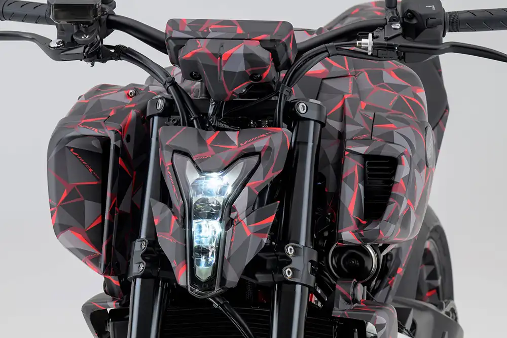 Die V3R hinterlässt mit ihrer kleinen Frontmaske einen aggressiven Eindruck. Foto: Honda